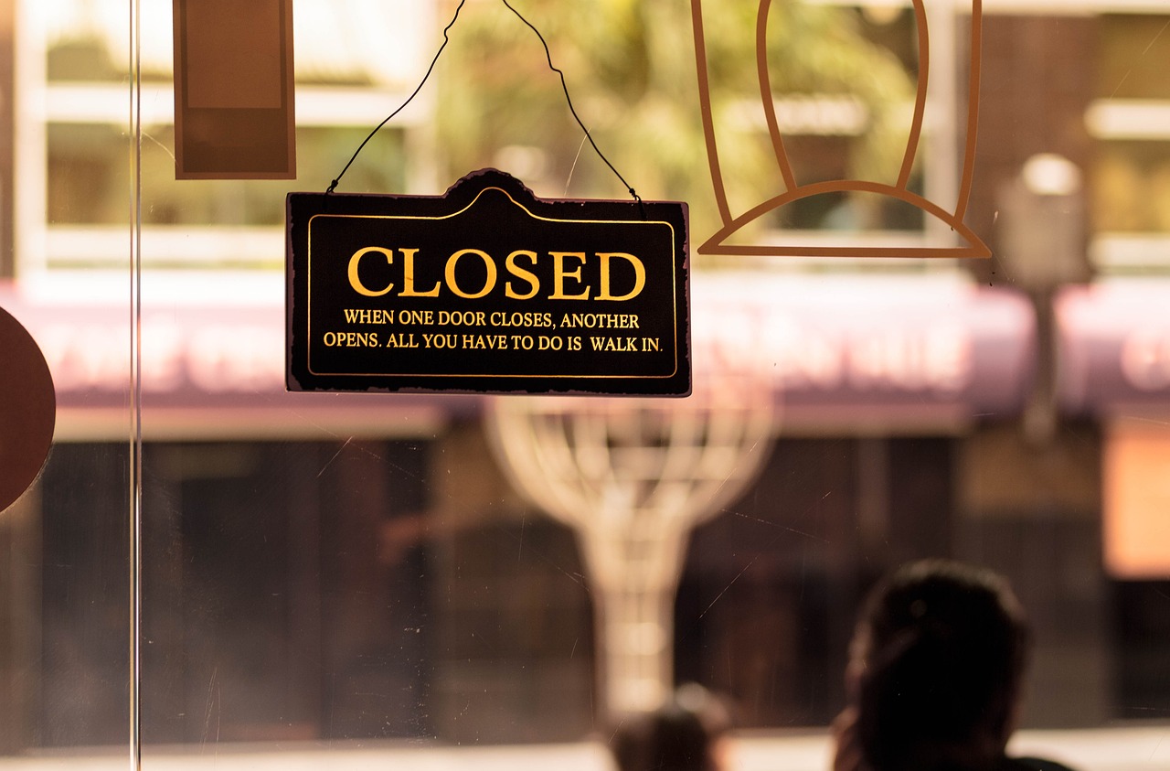 Closed sign - No longer active